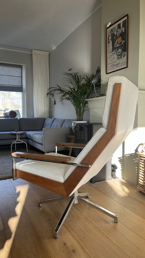 Image 1 of Fauteuil pivotant Lotus de Rob Parry, cuir blanc, teck