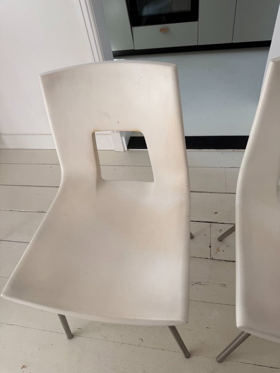 Set di quattro Sedie da pranzo con intaglio quadrato, Tonon, Plastica, Metallo, Crema, Modern (foto 5 di 8)