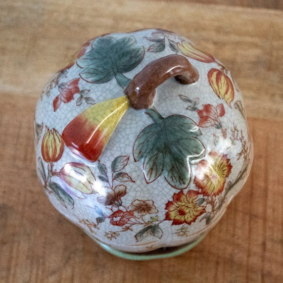 Image 1 of Bonbonnière cinese vintage in ceramica a forma di melone/zucca con motivi floreali