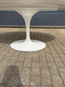 Tavolo da pranzo ovale Knoll Tulip, 198 cm, in laminato bianco (o nero Phoenix), progettato da Eero Saarinen.