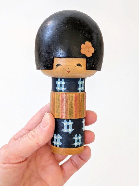 Image 1 of Poupée japonaise Kokeshi du milieu du siècle Figurine d'art populaire des années 1960