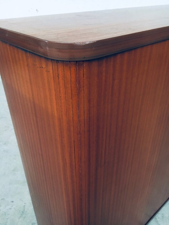 Image 1 of Archivador con puertas correderas de diseño moderno de mediados de siglo, Bélgica, años 60