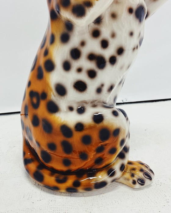 Image 1 of Leopardo in piedi in ceramica