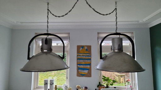 Grandes lampes suspendues industrielles uniques