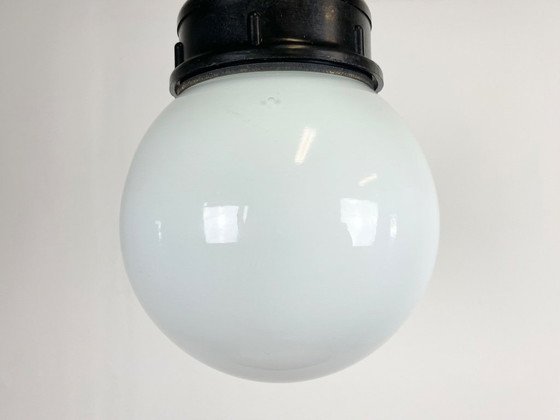 Image 1 of Lampada a sospensione industriale in bachelite con vetro opalino, anni '70