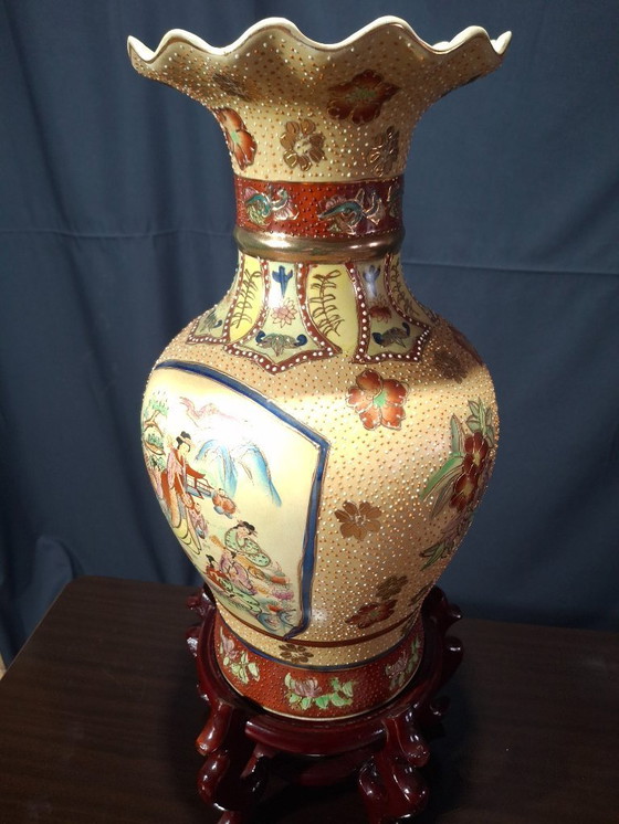 Image 1 of Large polychrome Chinese vase, 45 cm