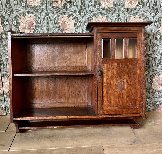 Image 1 of Armoire murale ancienne en chêne des années 1920 – Art déco