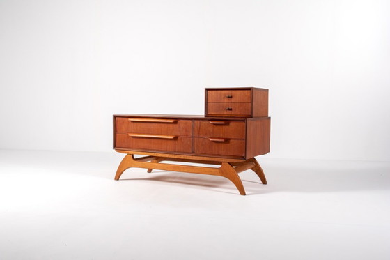 Image 1 of Cómoda baja de teca de mediados de siglo con espejo – Cómoda danesa de estilo lowboy, década de 1950