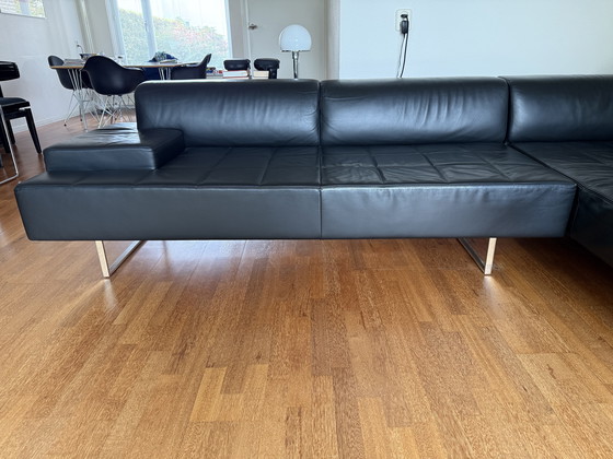 Image 1 of Divano angolare in pelle nera, 2 pezzi, marca Poltrona Frau