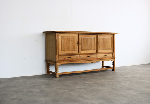 Buffet danois brutaliste