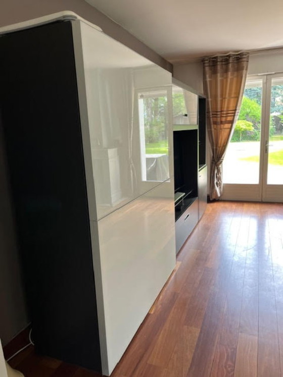 Image 1 of Pink Line TV Library