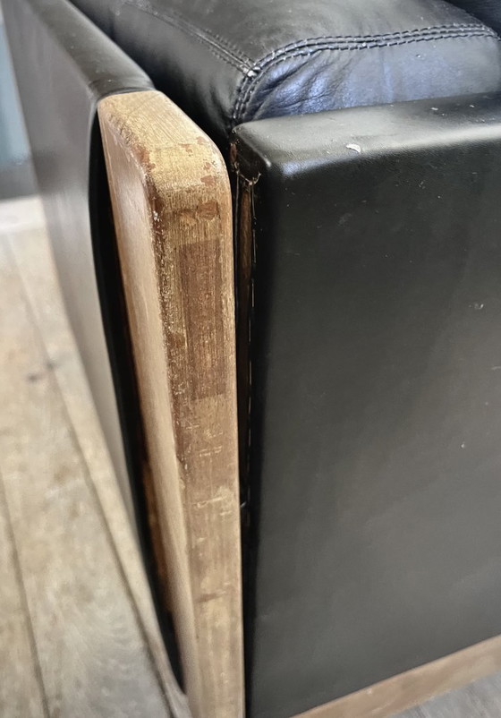 Image 1 of Gestoffeerde fauteuil 920 in hout en leer van Afra en Tobia Scarpa (jaren 70)