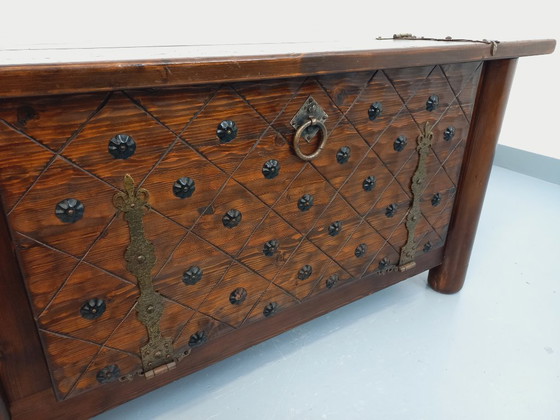 Image 1 of Een laag, brutalistisch dressoir van Georges Robert, gemaakt van donker grenenhout, uit de jaren 50/60.