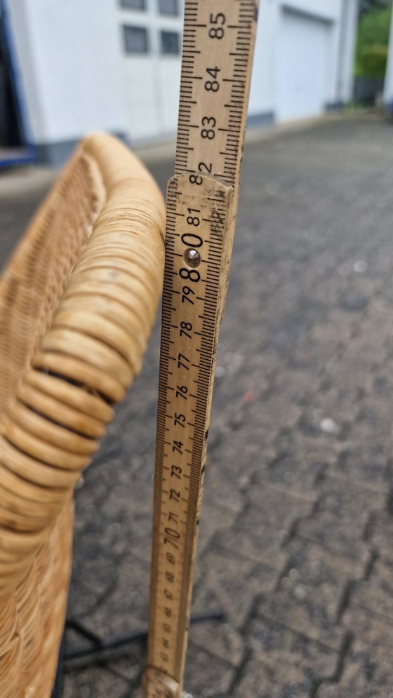 Tavolo e sedie a dondolo vintage in rattan e vimini, stile metà secolo, anni '50. – Wicker (photo 8 of 12)