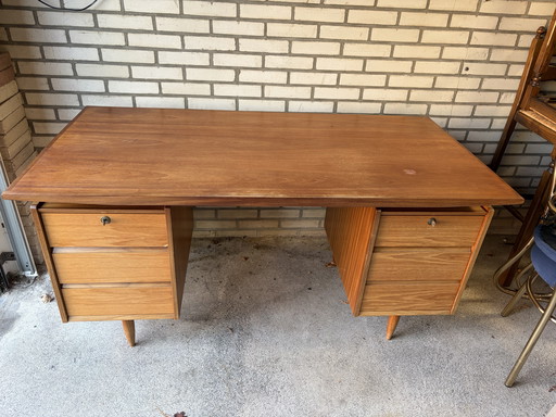 Groot vintage Deens bureau van teakhout zwevend midcentury