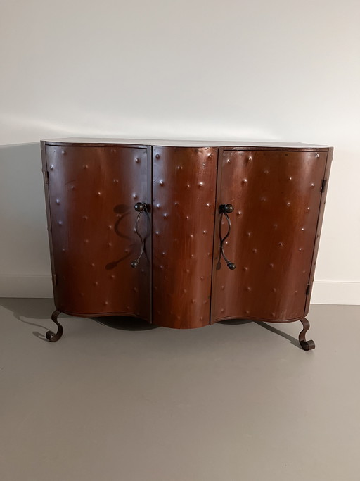 Armoire en acier serpentine française