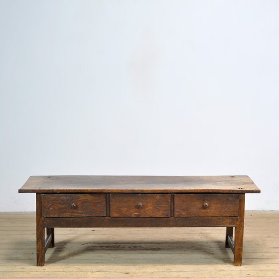 Image 1 of Oak coffee table, circa 1820