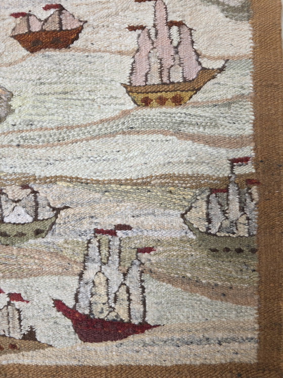 Image 1 of Tapisserie murale polonaise vintage tissée à la main représentant des villages et des bateaux