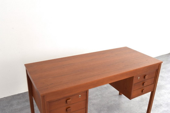 Dänischer Teakholz-Schreibtisch aus der Mitte des Jahrhunderts von Domino Møbler, 1960er Jahre. – Wood (photo 14 of 18)