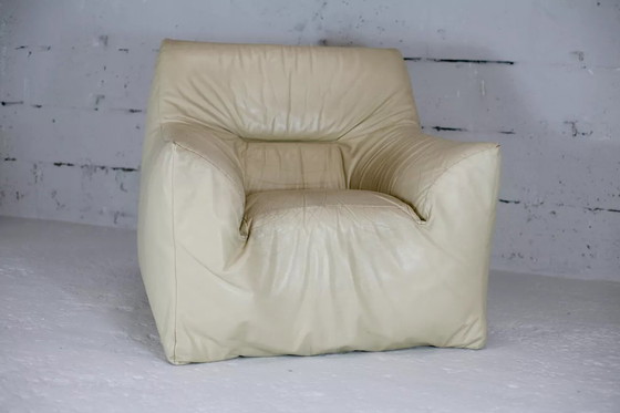 Image 1 of Crèmekleurige fauteuil van leer en schuim