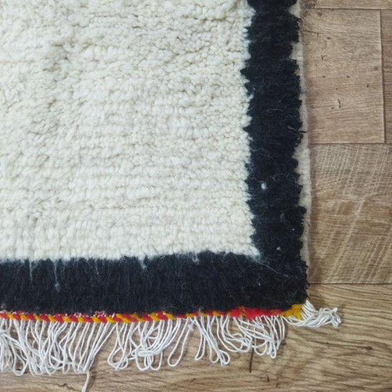 Image 1 of Minimal Berber Rug – Minimalist Berber Carpet | Moroccan Wool Rug | 260 × 140 cm