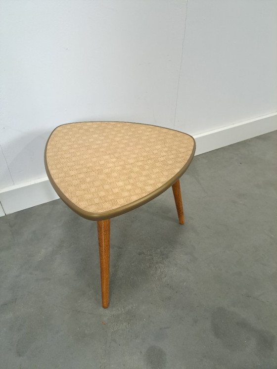 Image 1 of Beistelltisch Pflanzentisch mit beige creme karierter Resopalplatte, Nr. 29