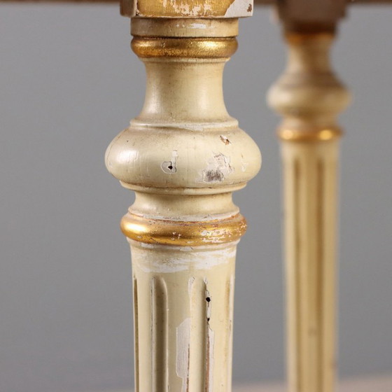 Image 1 of Mesa de centro de estilo neoclásico