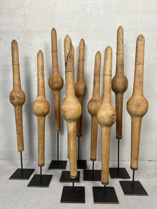 Cônes anciens en bois XL sur pied