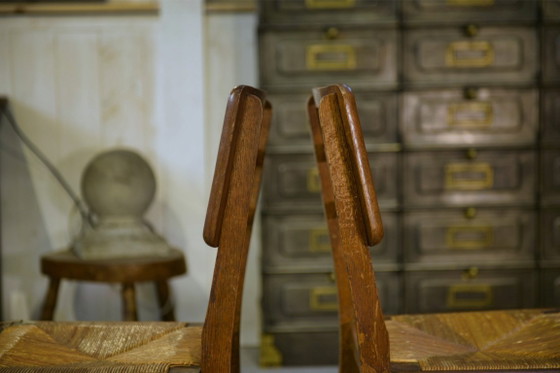 Image 1 of Set van 6 eikenhouten stoelen in de stijl van Pierre Cruège, jaren 1940.