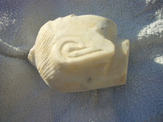 Image 1 of Tête asiatique (Bouddha ?) en pierre blanche, environ 14 cm de haut et vintage ?
