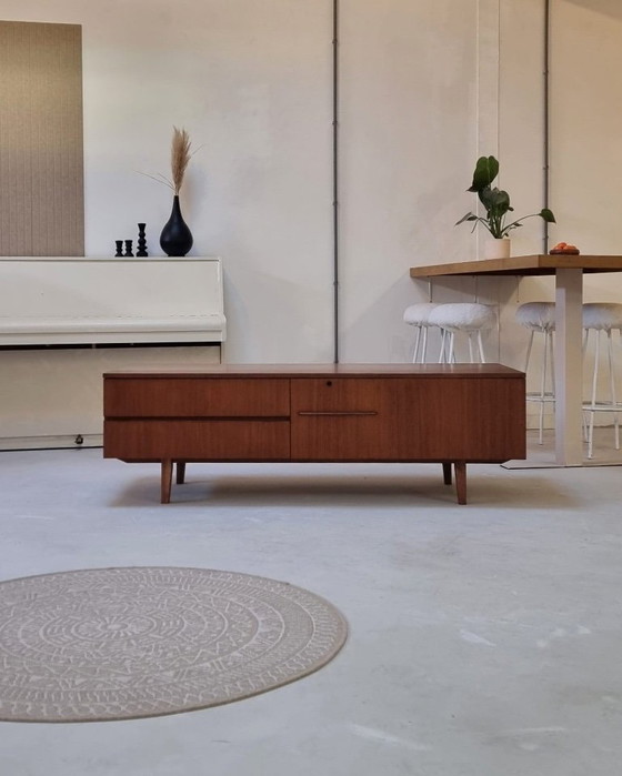 Image 1 of Credenza bassa di metà secolo