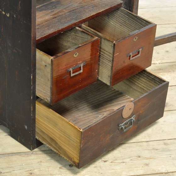 Image 1 of Petite vitrine japonaise, vers 1925