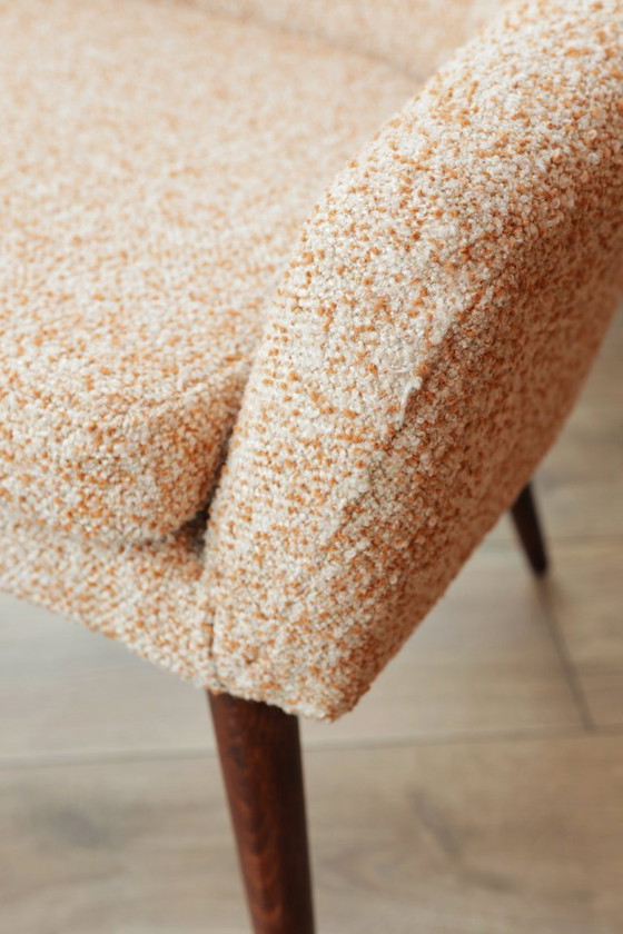 Image 1 of Set van 2 Clubfauteuils Vintage Paire Lounge Chairs Tijdloze Boucle Wit & Oranje Stoffering