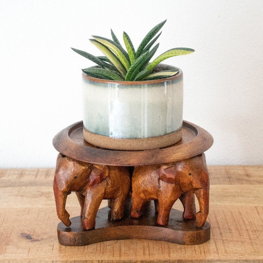 Pflanzenständer in Elefantenform aus Holz