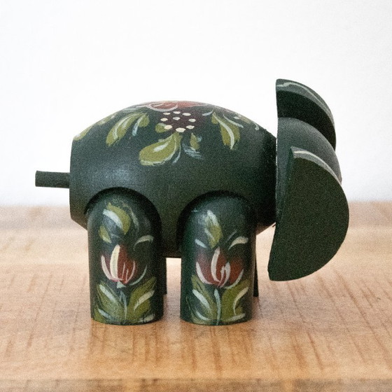 Image 1 of Statuetta di elefante in legno dipinta a mano, in stile olandese Hindeloopen.