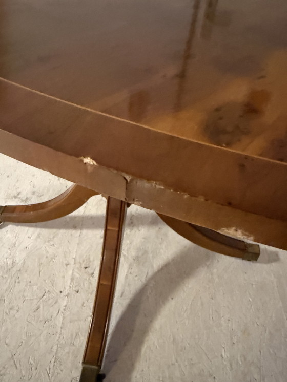 Image 1 of Antieke ovale kersenhouten eettafel op wielen