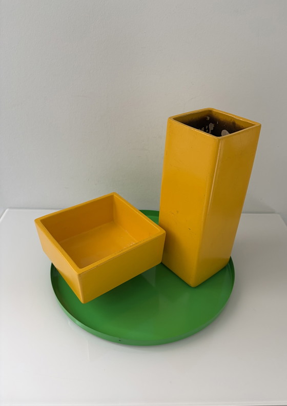 Postmoderne Vazenset Geel Met Groen Dienblad – Decoratieve objecten, Ceramic, Metal (photo 3 of 15)