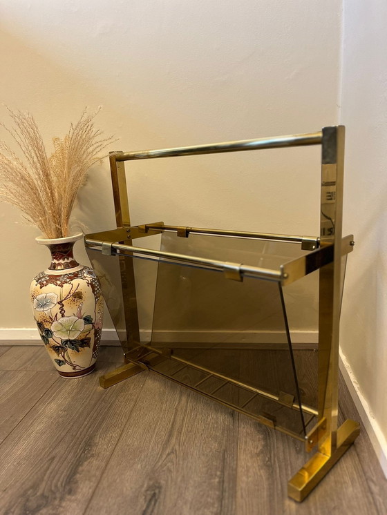 Image 1 of Vintage messing smoked glas lectuurbak / krantenbak