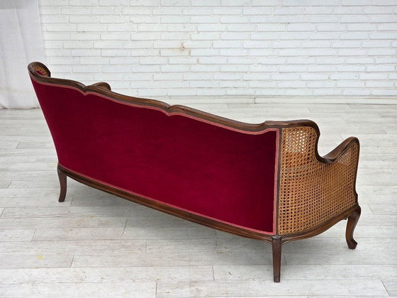 Image 1 of Canapé 3 places danois des années 1950, velours d'ameublement, bois de frêne, maille d'ameublement.