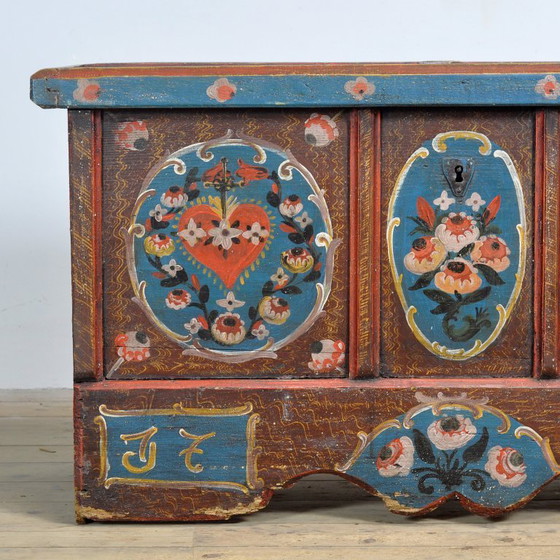 Image 1 of Coffre de mariée d'art populaire, année 1718