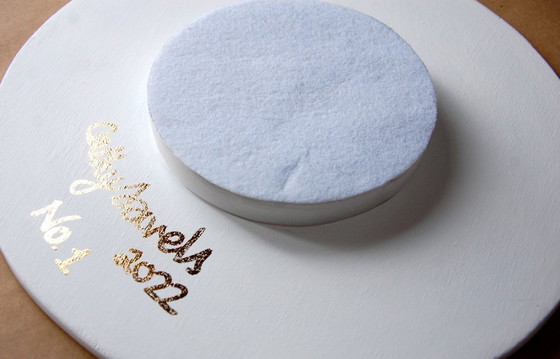 Image 1 of Witte, handgemaakte hortensia bloemsculptuur - Groot botanisch kunstwerk dat de aandacht trekt.