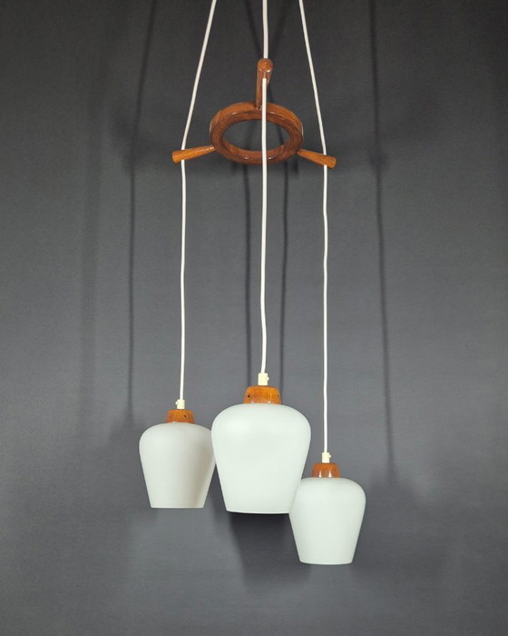 Image 1 of Suspension scandinave vintage - teck et verre opale - années 1950