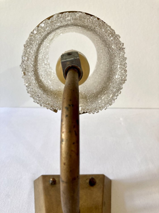 Image 1 of Drei Wandleuchten aus vergoldetem Metall und Plexiglas mit Eis-Effekt, 1960er-70er Jahre