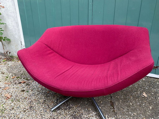 Gigi Drehstuhl und Fußhocker. Marke: Label von Gerard van der Berg.