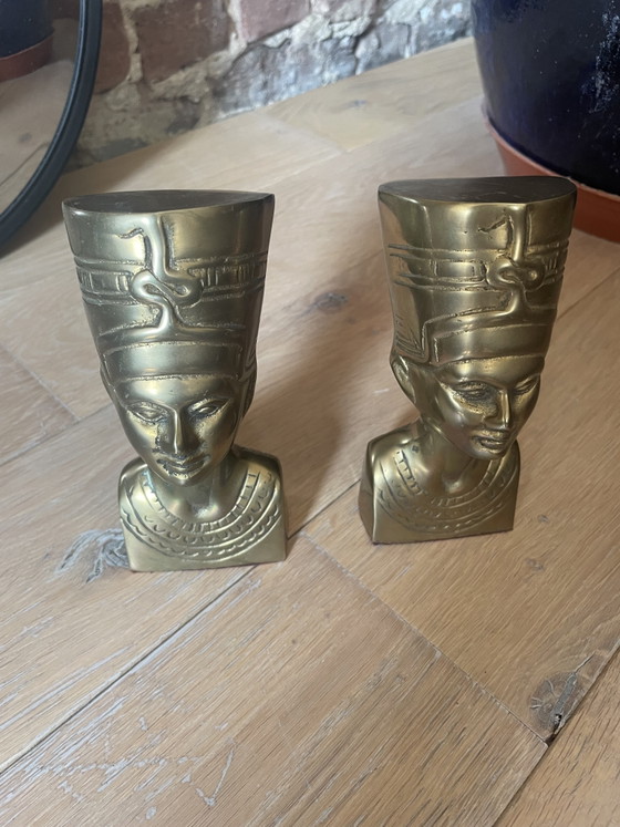 Image 1 of Set di 2 busti vintage in ottone della regina Nefertiti