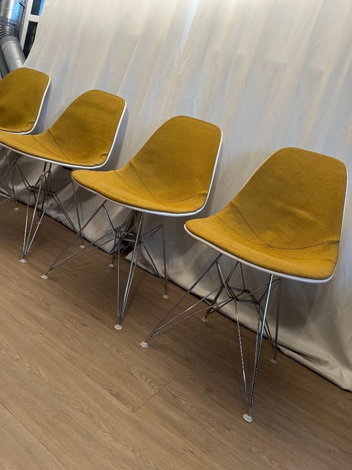4x DSR Eames Herman Miller con base Eiffel y tapizado hopsack amarillo mostaza