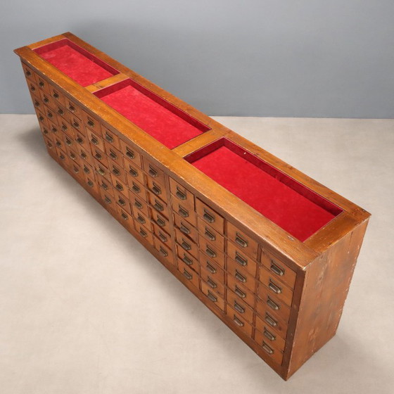 Image 1 of Commode en sapin teinté noyer