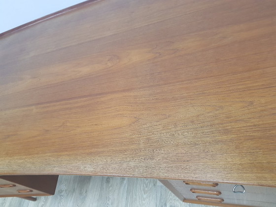 Image 1 of Bureau en teck, conçu par Svend Aage Madsen pour H.P. Hansen, Danemark, années 1960