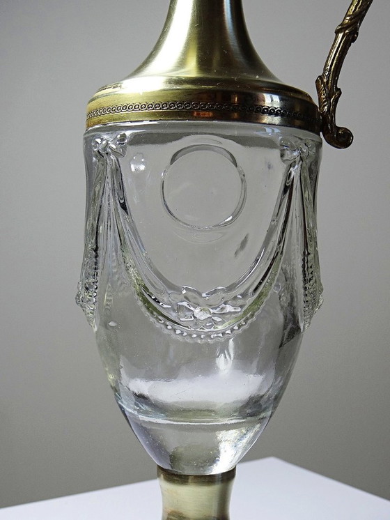 Image 1 of Vintage decoratieve schenkkan van gegoten glas en verguld messing, Italië circa 1980.
