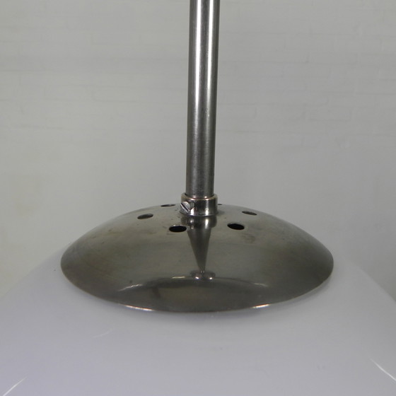 Image 1 of Oude Schoollamp Met Grote Glazen Bol In Opaalglas, Jaren 30